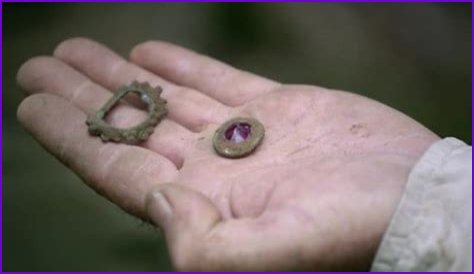 Rhodolite garnet: Gemstones like one on The Curse of Oak Island were once worn by pharaohs
